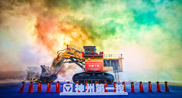 “神州第一挖”徐工700噸級液壓挖掘機下線，標志著中國成為世界上繼德國、日本、美國后，第4個具備700噸級以上液壓挖掘機研發(fā)制造能力的國家