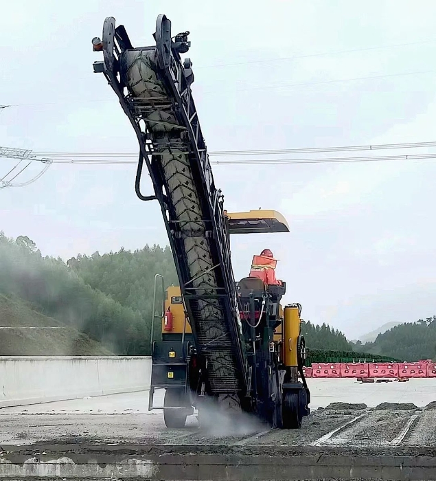 靠譜！徐工銑刨機(jī)化身“護(hù)路使者”助力巴平高速建設(shè)！