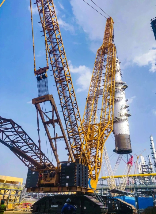 奔赴海外！徐工履帶起重機跨海助建大型石油煉化項目