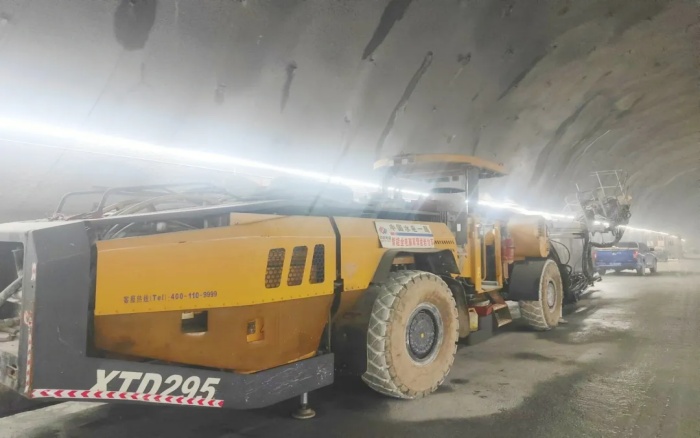 高壓高海拔！徐工鑿巖臺車挑戰(zhàn)高難度鐵路隧道