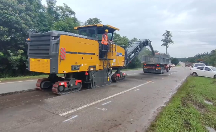 徐工成套道路機(jī)械油面施工，這次在馬來西亞！