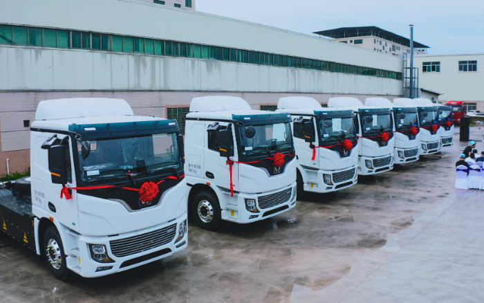 預(yù)見(jiàn)“梅”好！百臺(tái)徐工底置充電牽引車(chē)奔赴廣東梅州